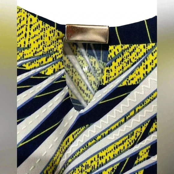 NWOT Soft Works, Geometric Print V-Neck Blouse, XL, Black, Yellow - Picture 5 of 7